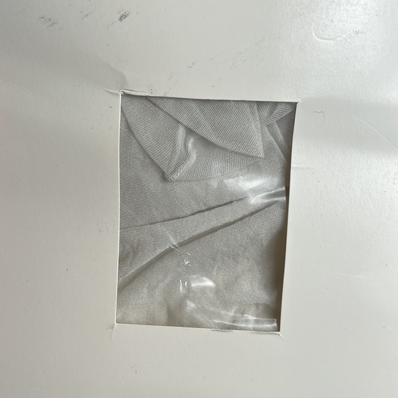 Givenchy Body Gleamers Superbe Shimmery Sheer Leg Control Top Pantyhose size C - Picture 4 of 14